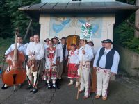 2025-08-05-Rozaniec-Msza-na-studzience-z-udzialem-Rodziny-szkaplerznej-i-kapeli-goralskiej 002