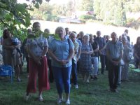 2025-08-05-Rozaniec-Msza-na-studzience-z-udzialem-Rodziny-szkaplerznej-i-kapeli-goralskiej 016